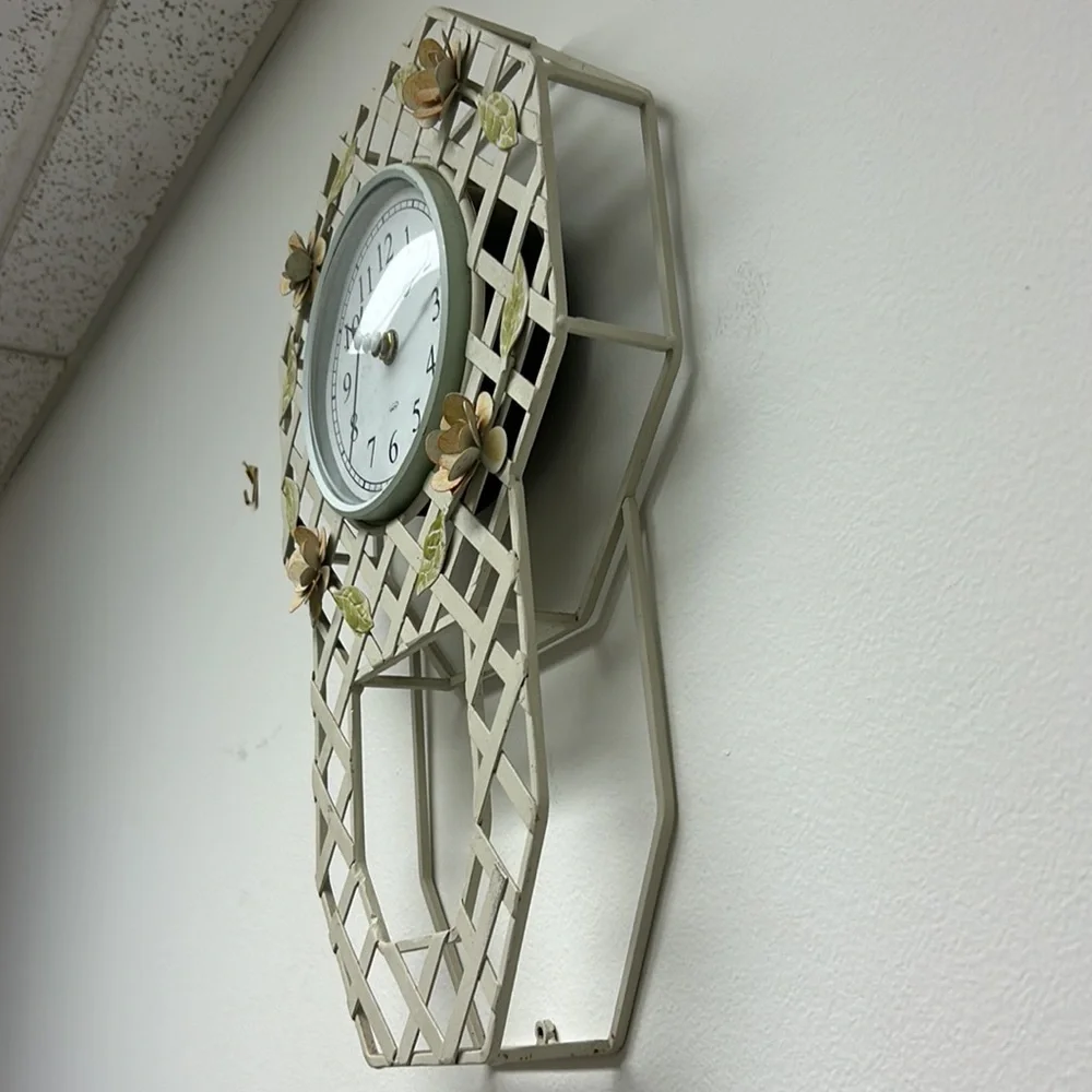 Vintage Kirch | Wall‎ Clock White/3D Floral Appliqué Metal Lattice